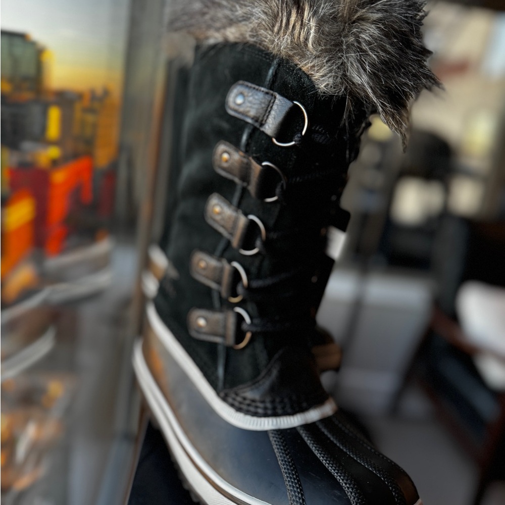 Sorel Joan of arctic Women's Black and White Fur-Trimmed. Brand new with tags 8 - Picture 4 of 10